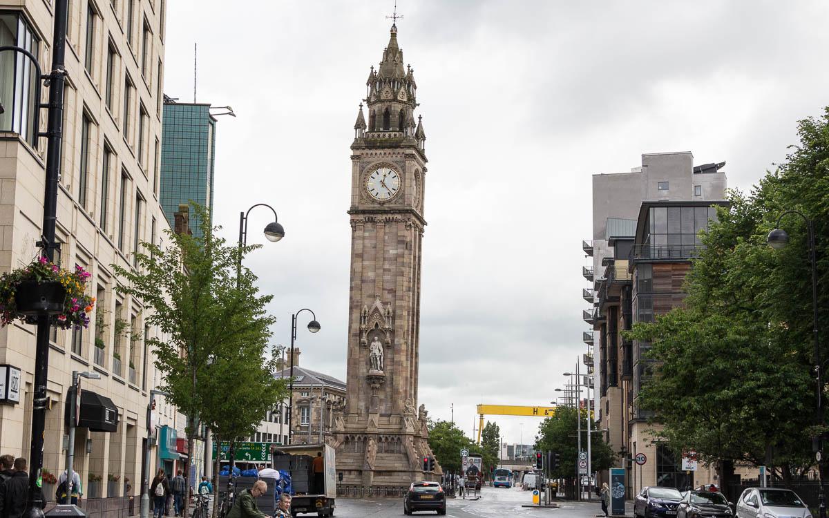 Belfast Sehenswuerdigkeiten Albert Memorial Clock Tower  